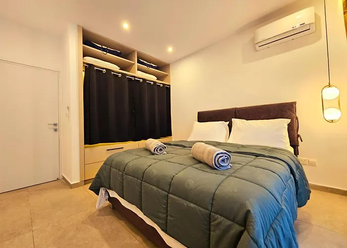 2 Bedrooms * 파포스